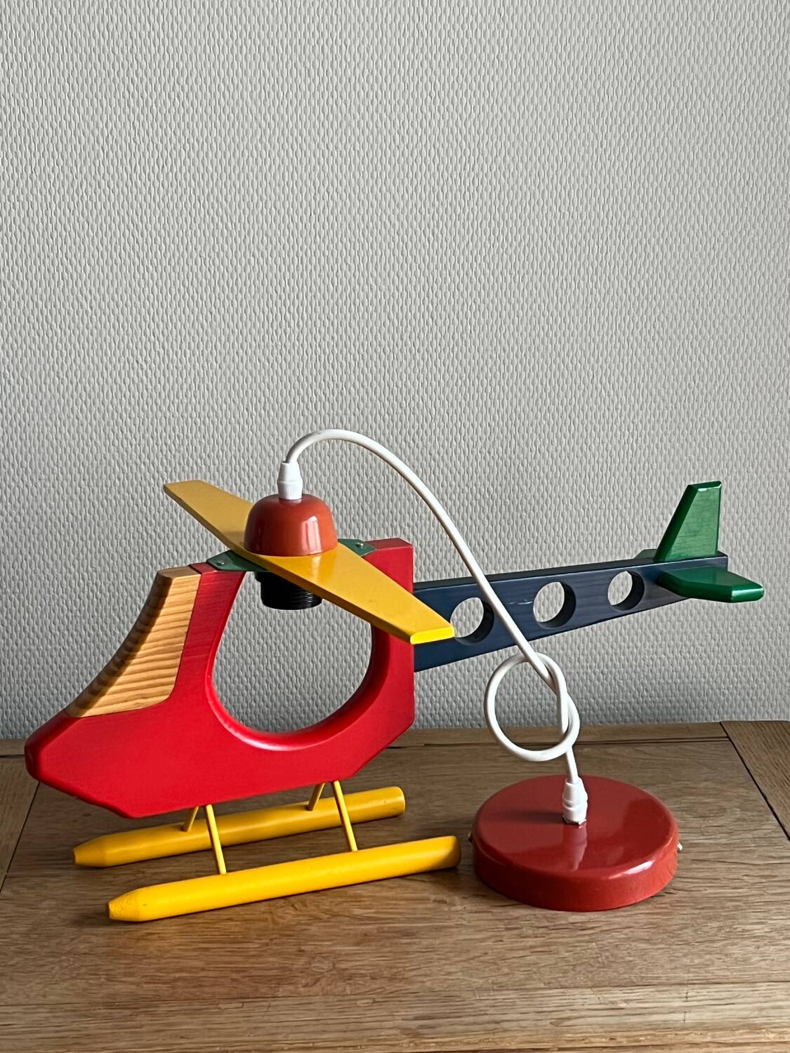 Wooden helicopter suspension