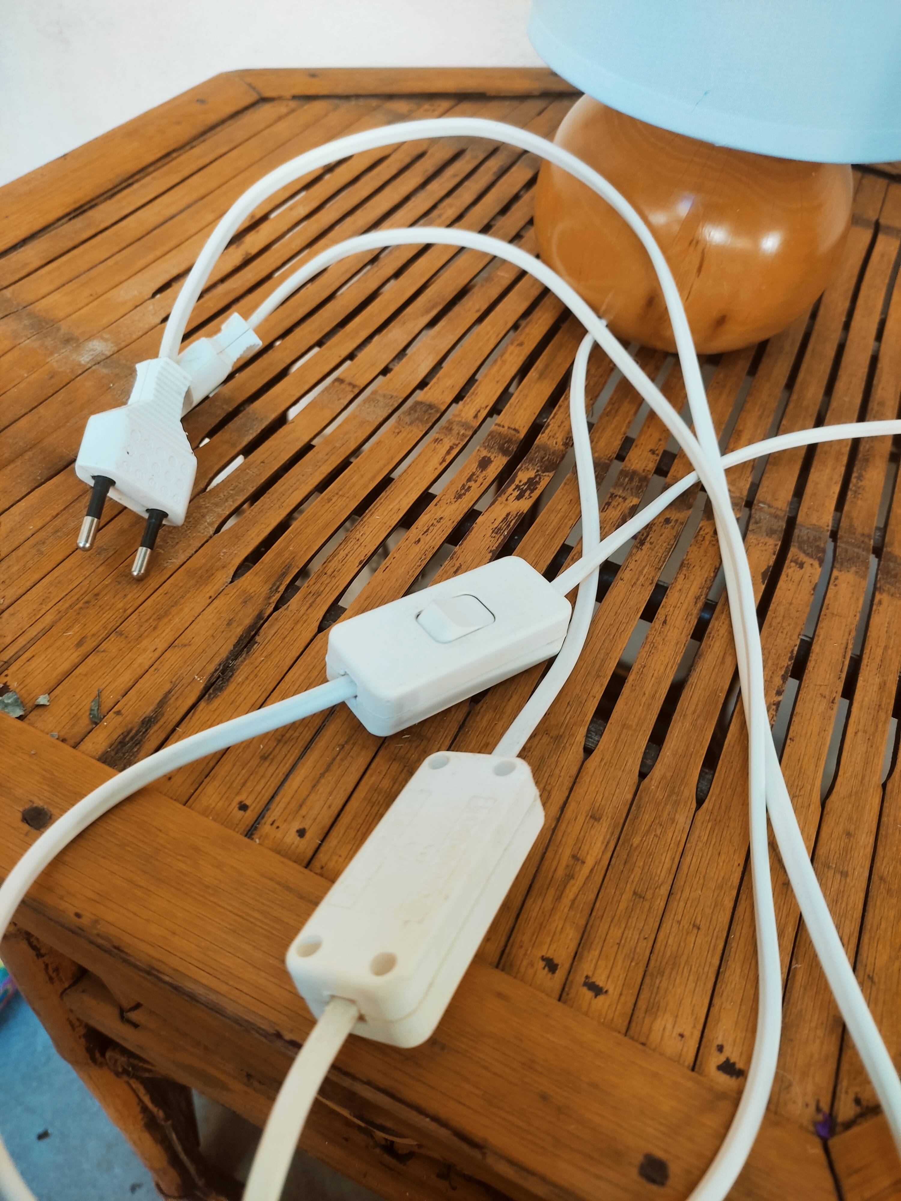 Duo of wooden ball lamps