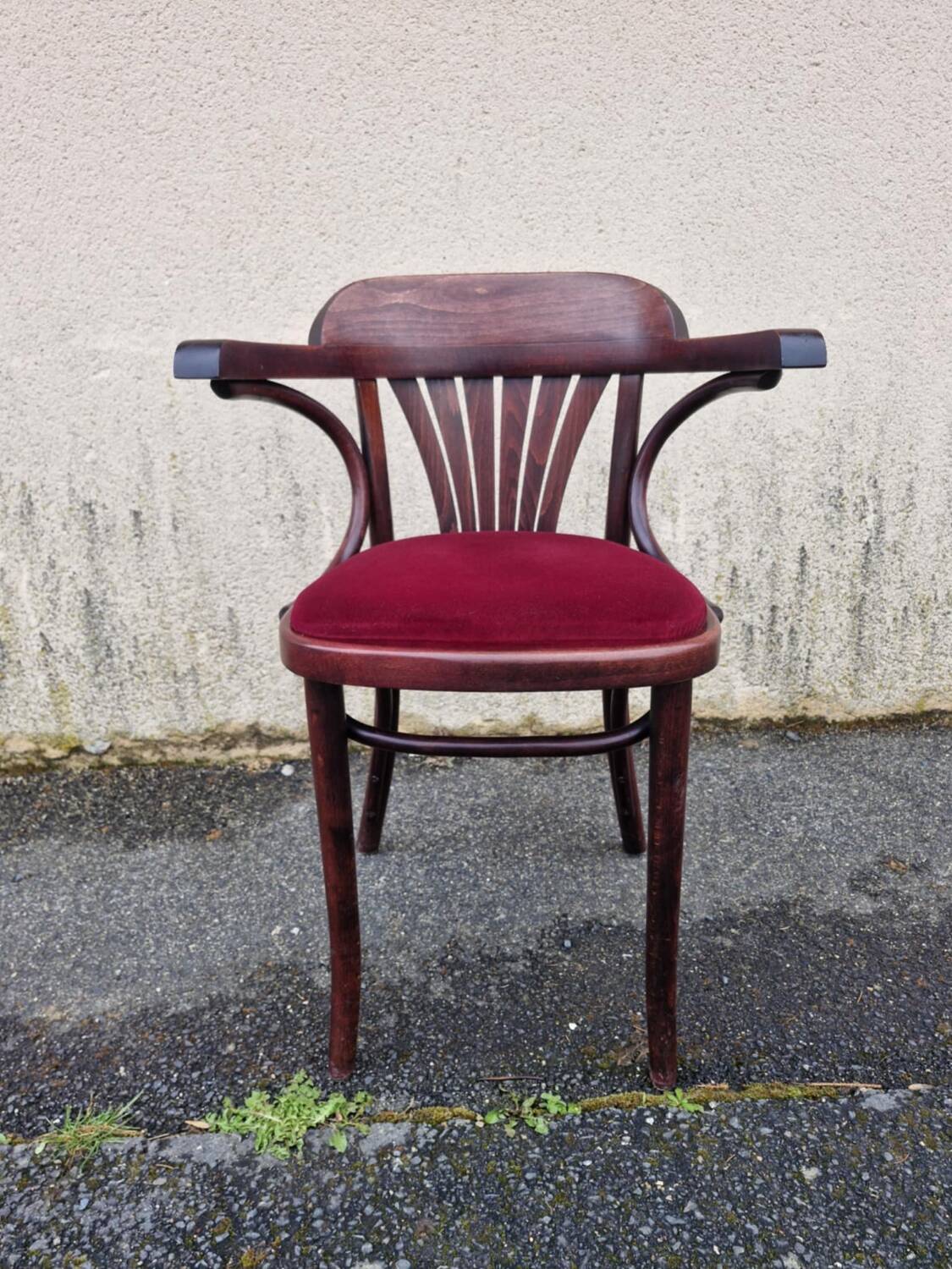 26 fauteuils et 4 chaises bistrot
