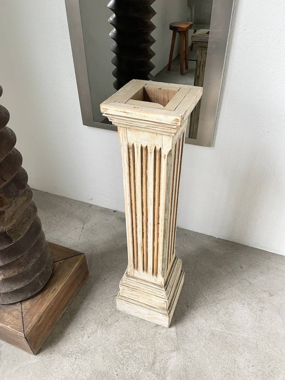 Wooden pedestal column 1900