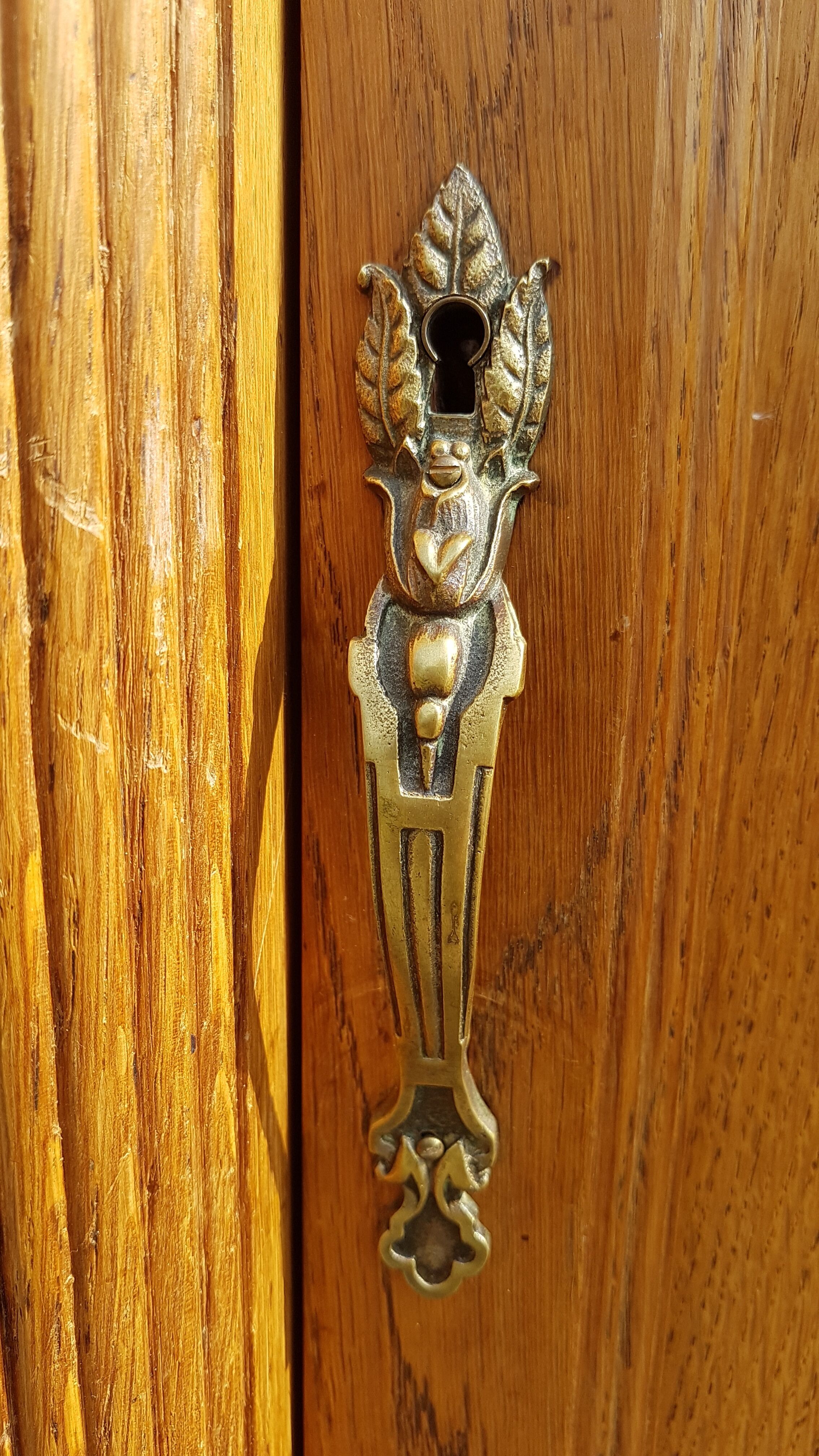 Ice oak art deco cabinet