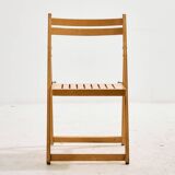 Foldable beech chair