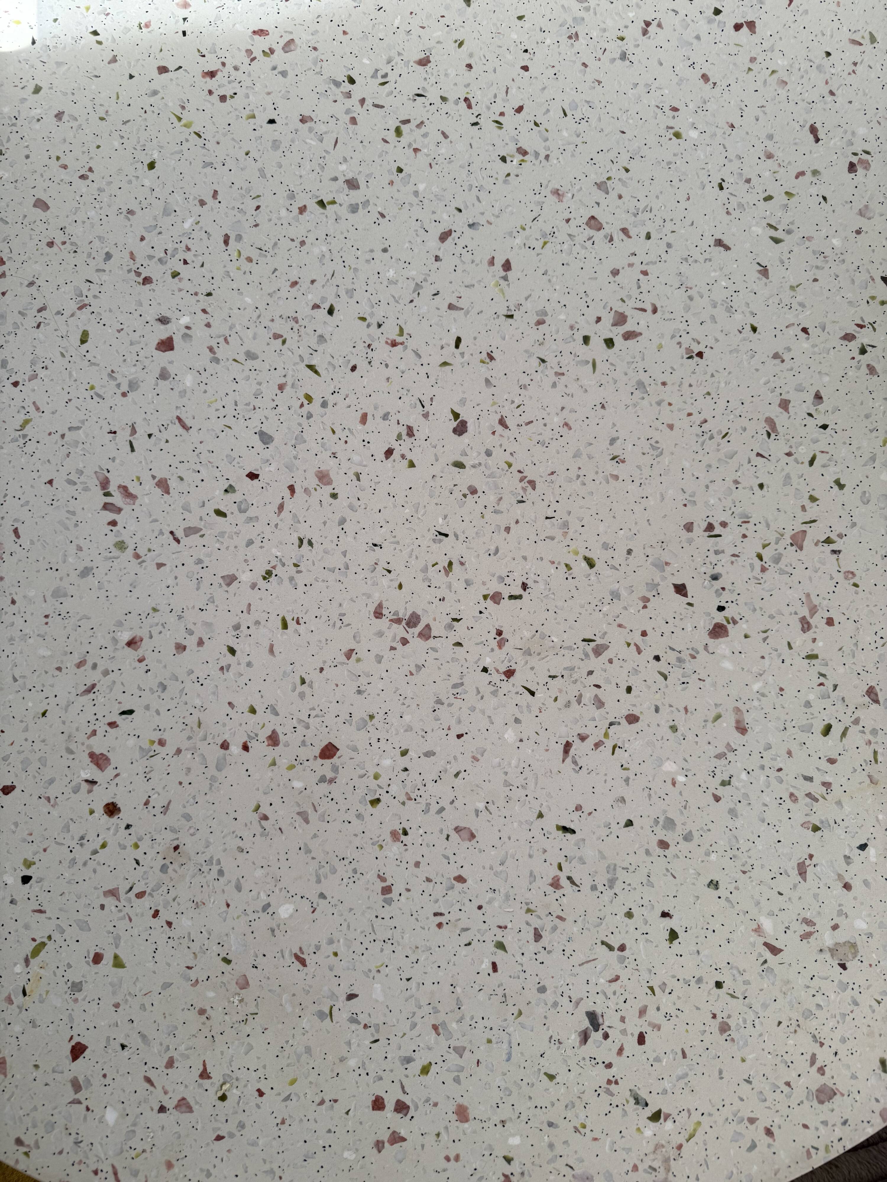 Table basse ronde en terrazzo