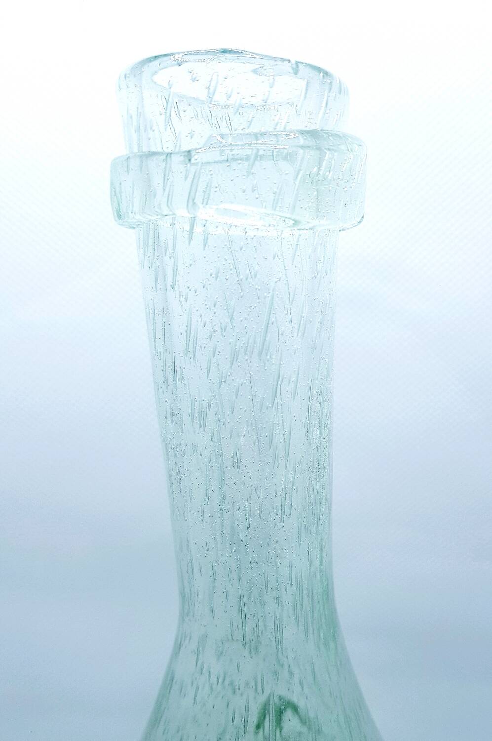 Carafe en verre soufflé bouche Biot