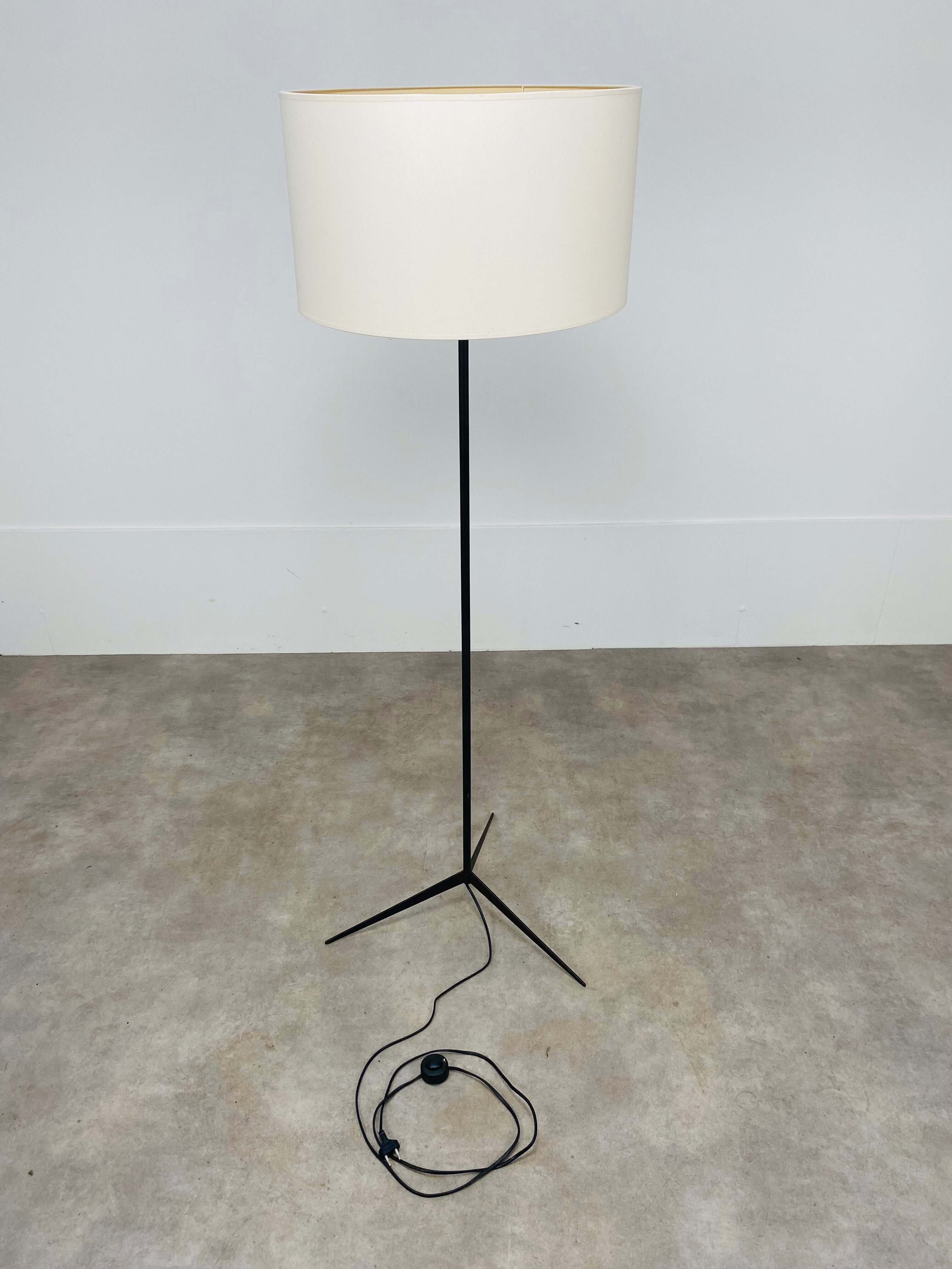 Tripod floor lamp 50s black metal