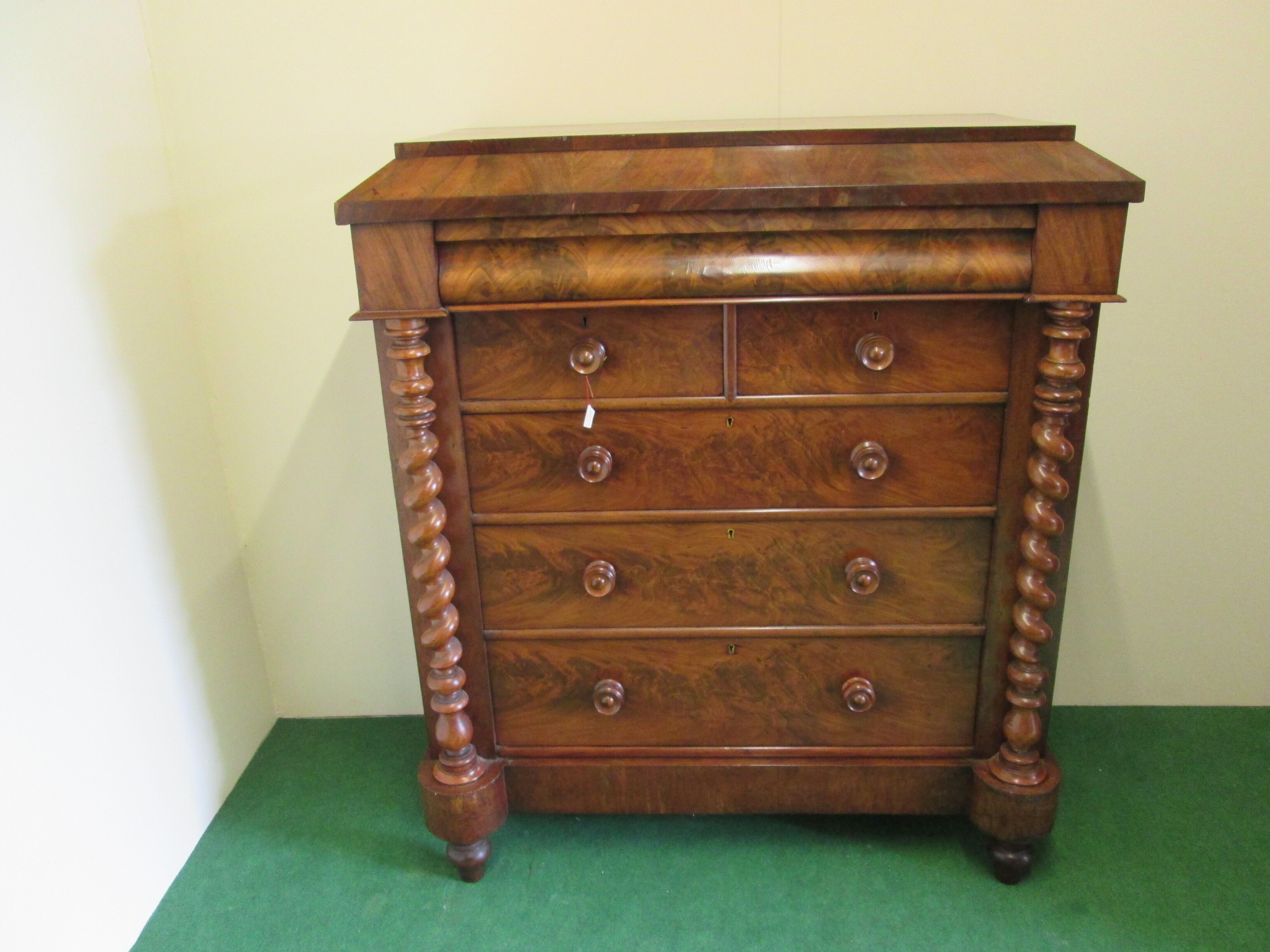 Scottish mahogany chest of drawers from 1880