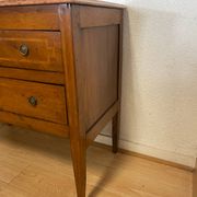Commode Louis XVI en Noyer et Marqueterie