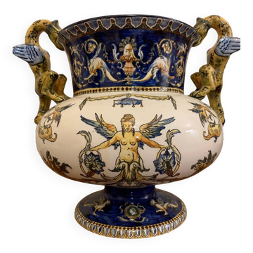 Vase Médicis aux chimères en faïence de Gien XIX Siècle