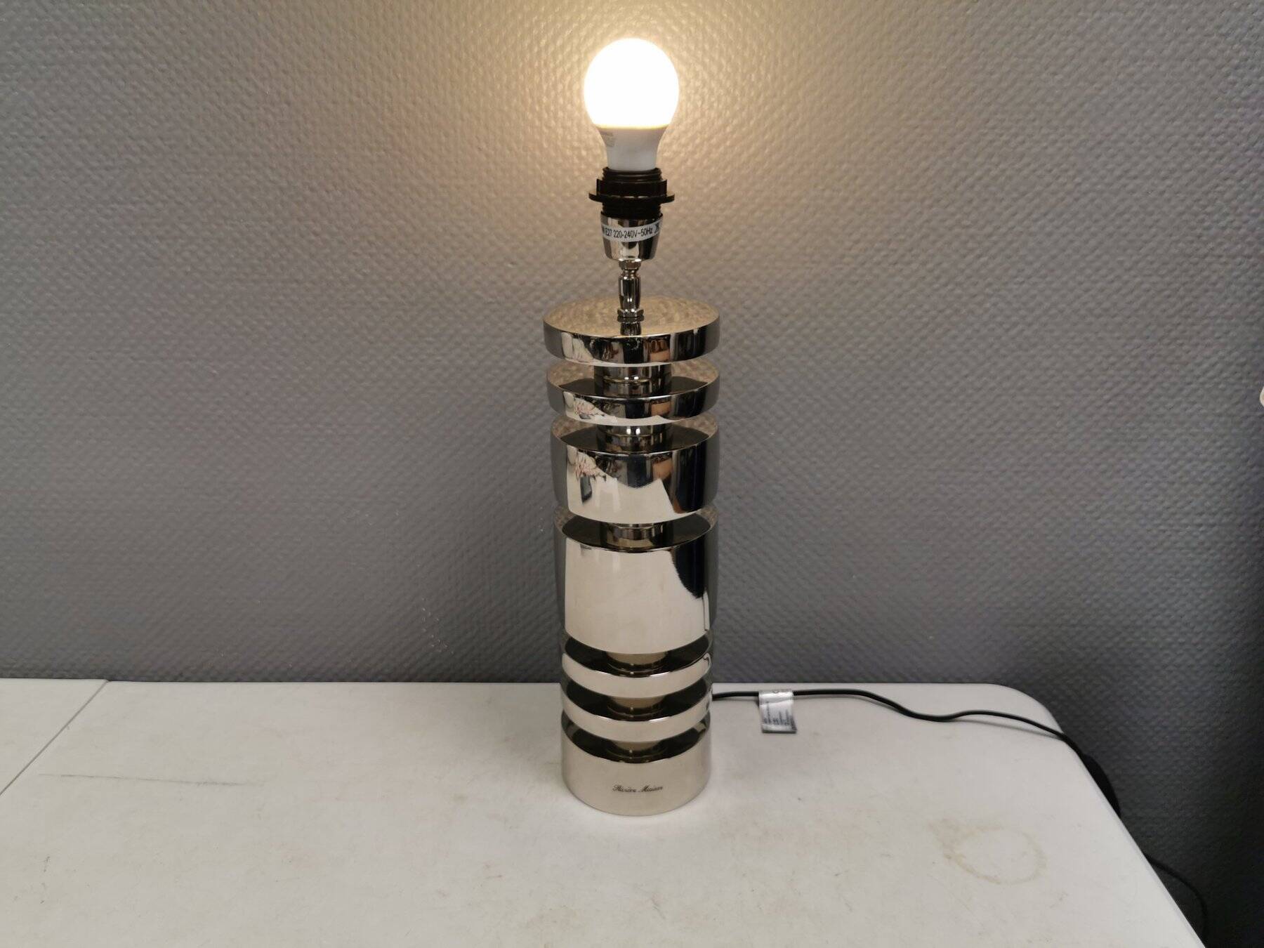 Design lamp in chrome, from Dutch Reviera Maison.