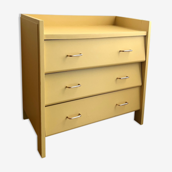 Vintage chest of drawers with staggered drawers