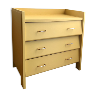 Vintage chest of drawers with staggered drawers