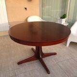 Baumann extendable round table