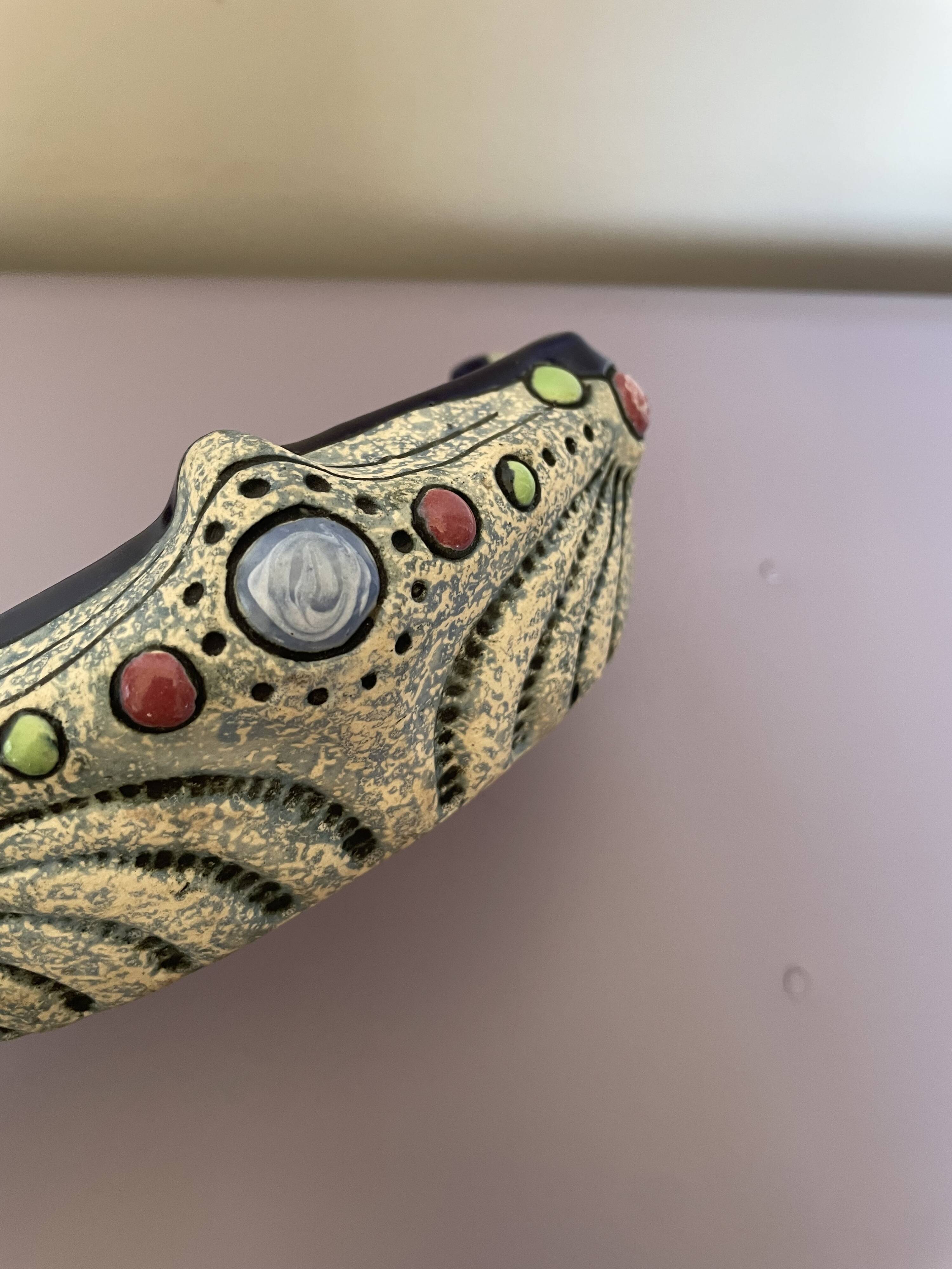 Art Nouveau pocket emptier