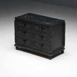 Commode à Tiroirs en Chêne Sculpté à la Main, France, 18ème Siècle