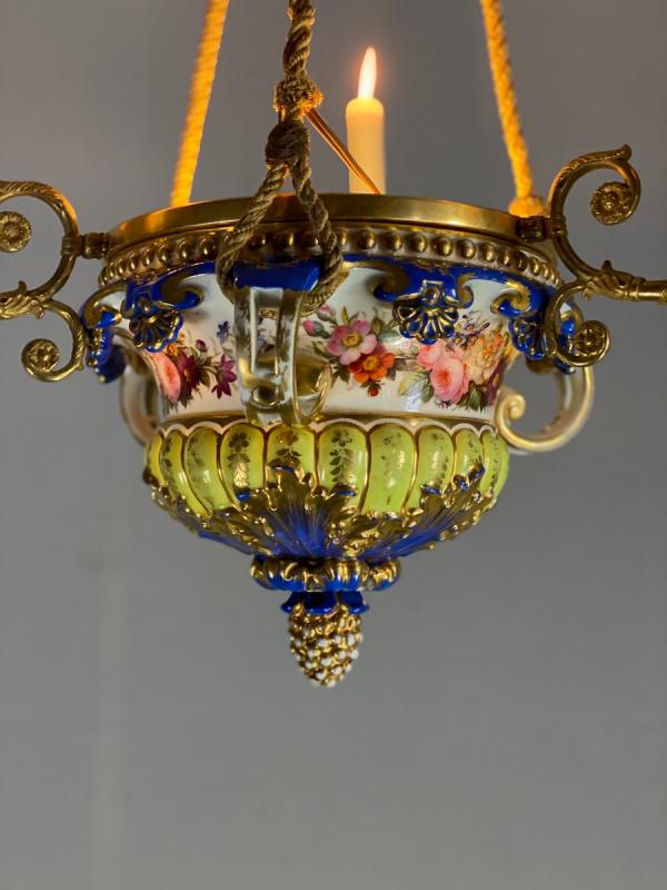 Porcelain lustre, three arms of light in bronze and golden copper, 19th century
