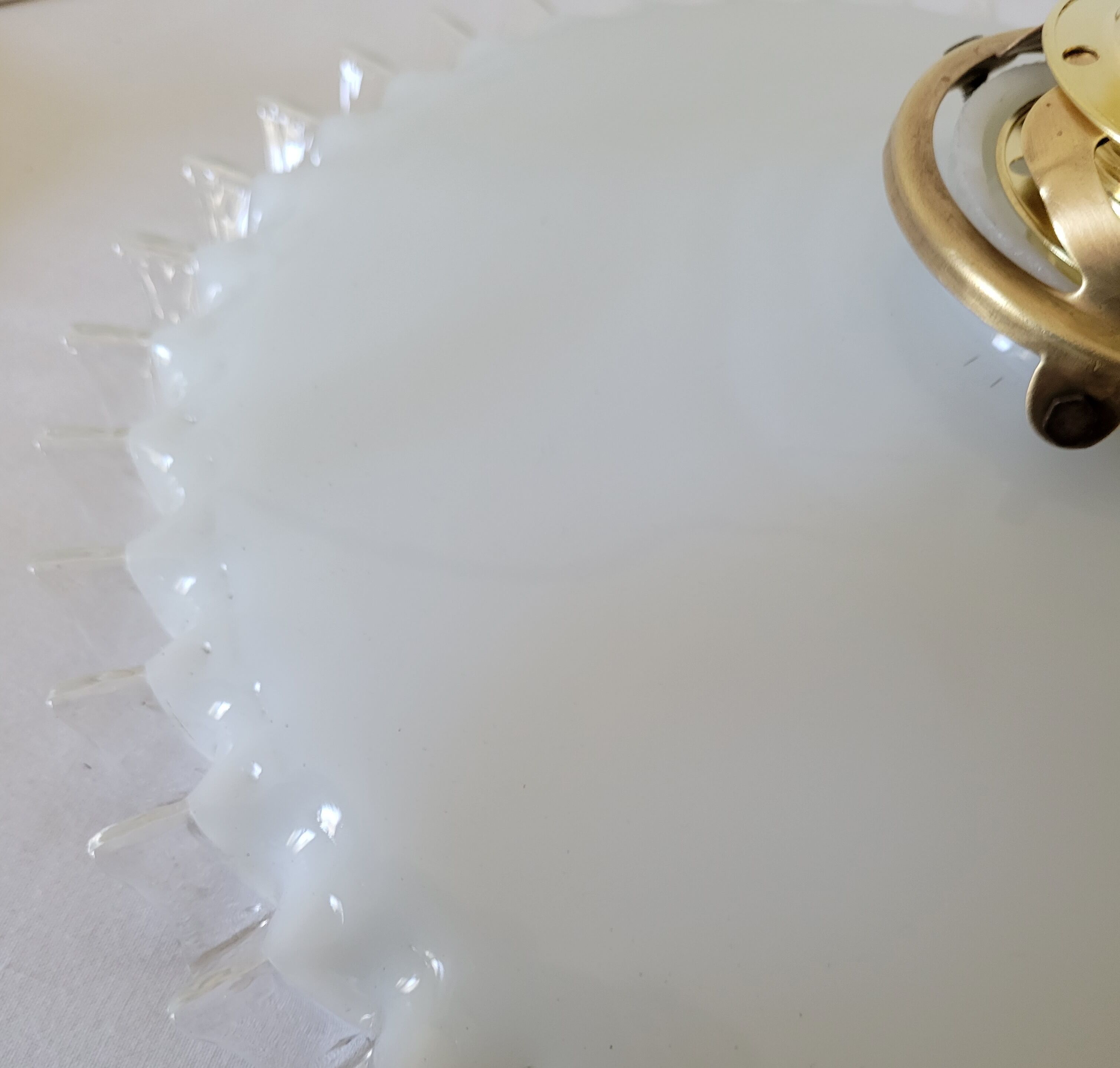 Duo of serrated opaline suspensions