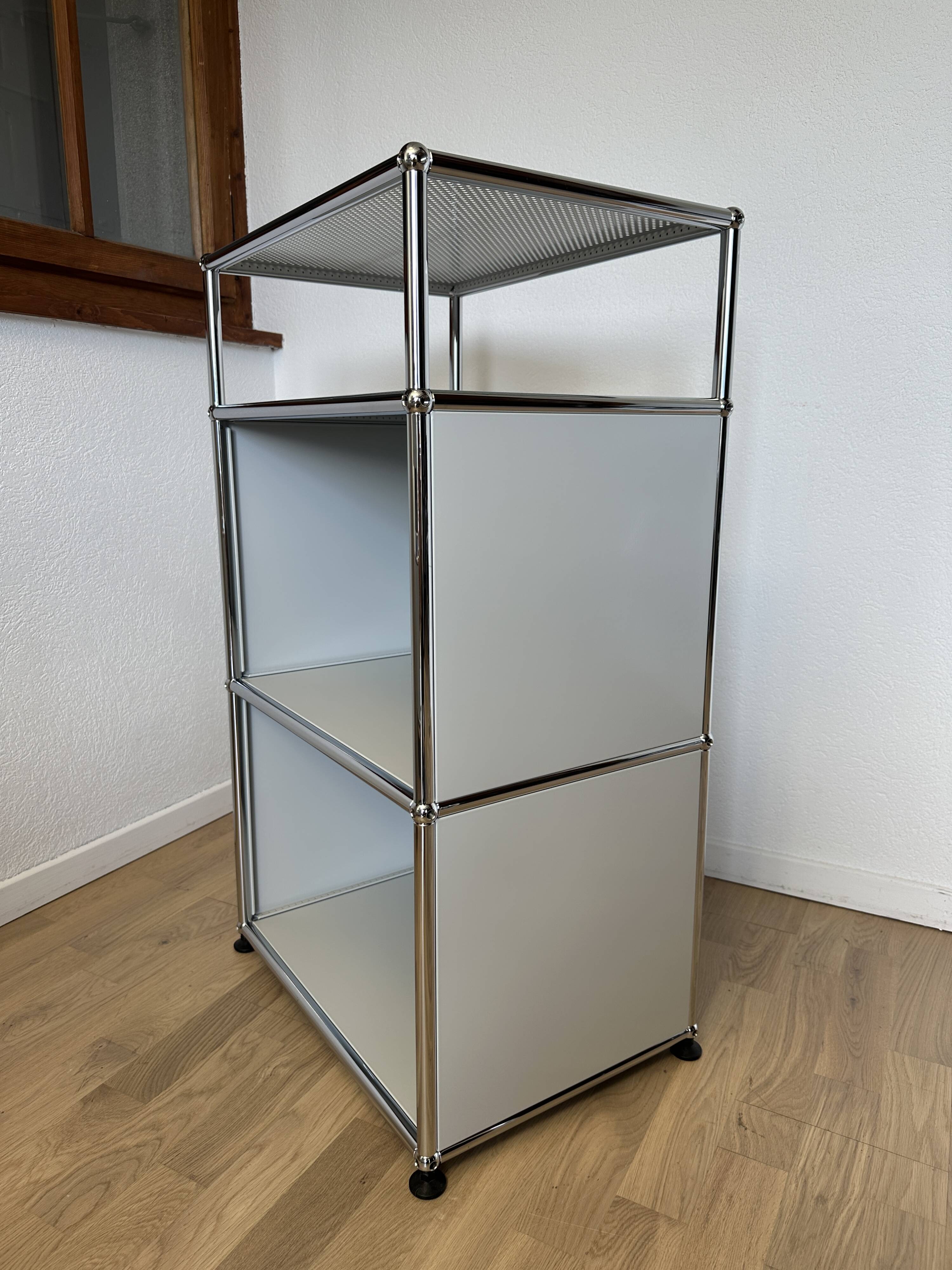 USM Haller shelf in light grey