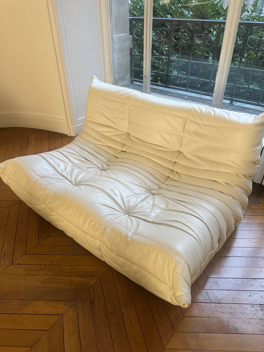 Canapé 2 places Togo blanc cuir vintage