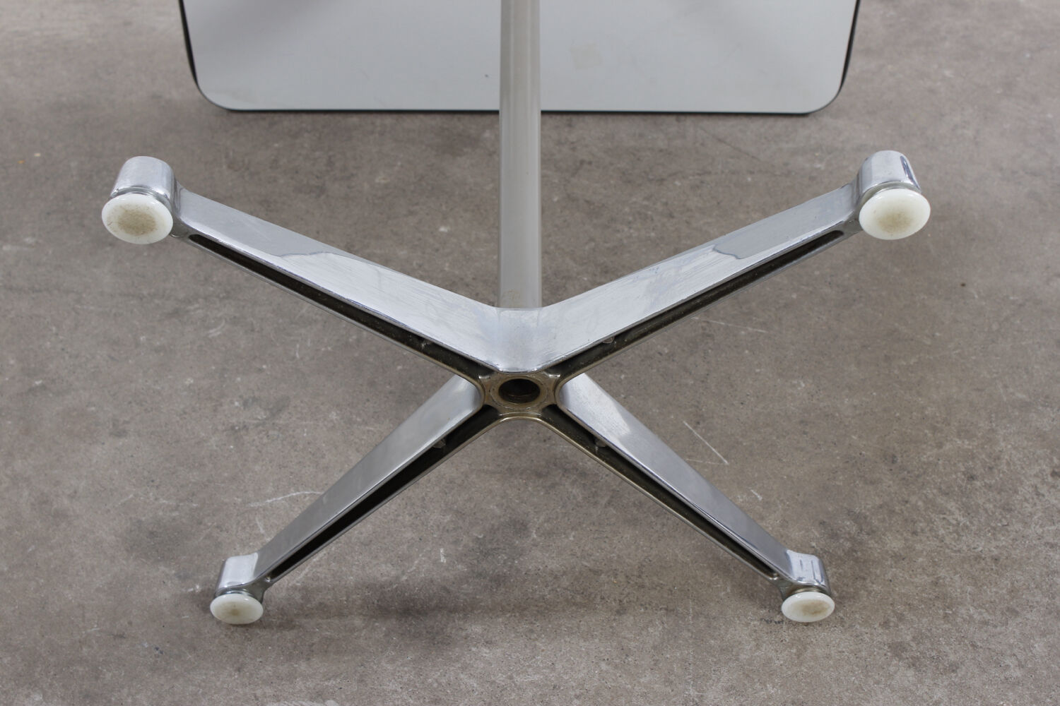 Table d'appoint vintage Tisch Eames Vitra Design Mid-Century