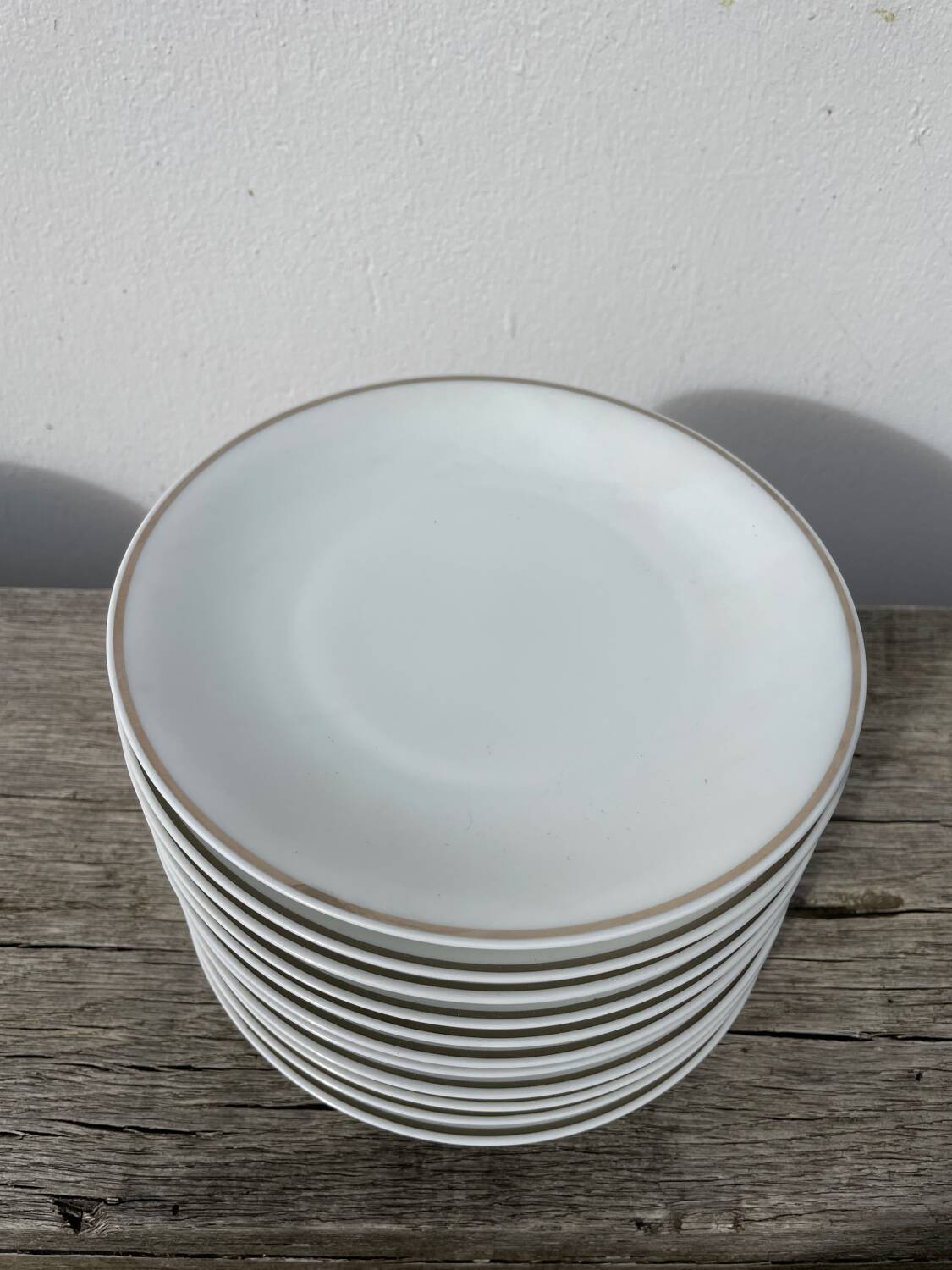 10 assiettes à dessert en porcelaine de Limoges blanches