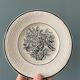 Lot de 12 petites assiettes Digoin Sarreguemines, « Les Mois »