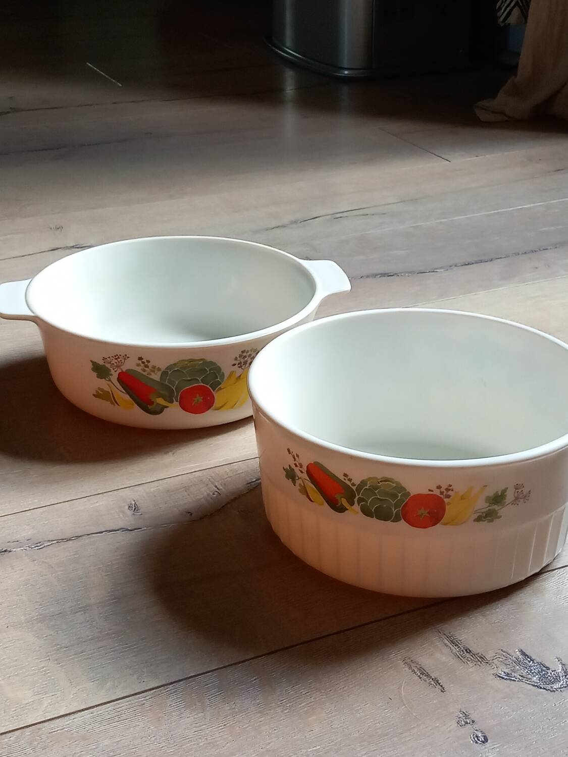 Set of 2 vintage dishes