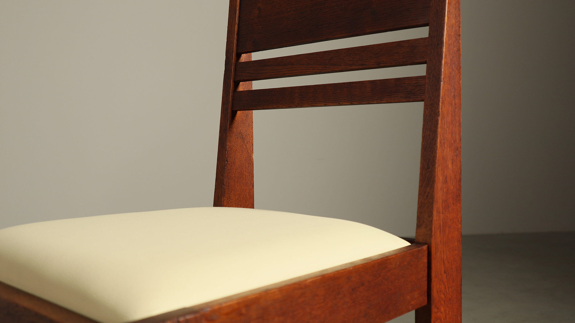 Set of 4 Dutch Hague School oak dining chairs, 1925-1935