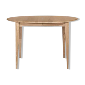 Folding table with extension