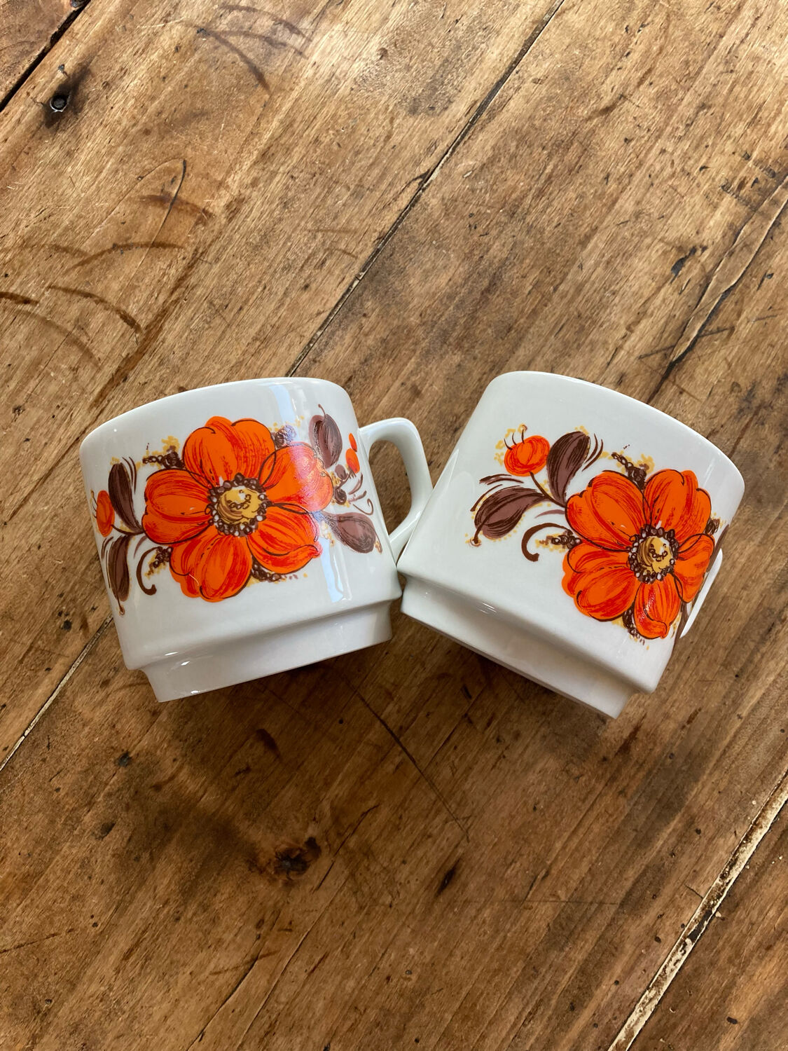 Vintage cups toghana orange flower