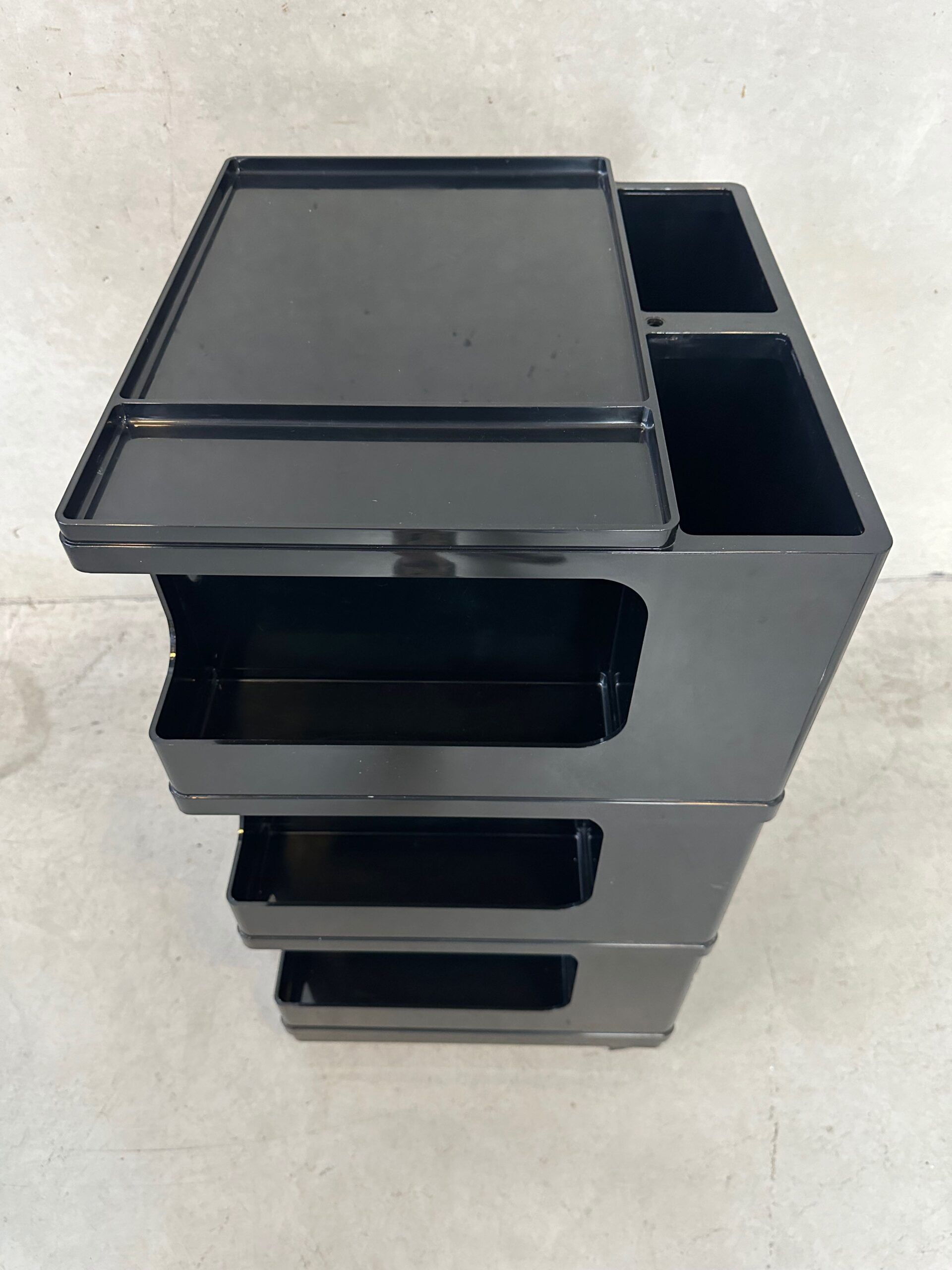 2x 1970s Stile Neolt trolley – Giovanni Pelis