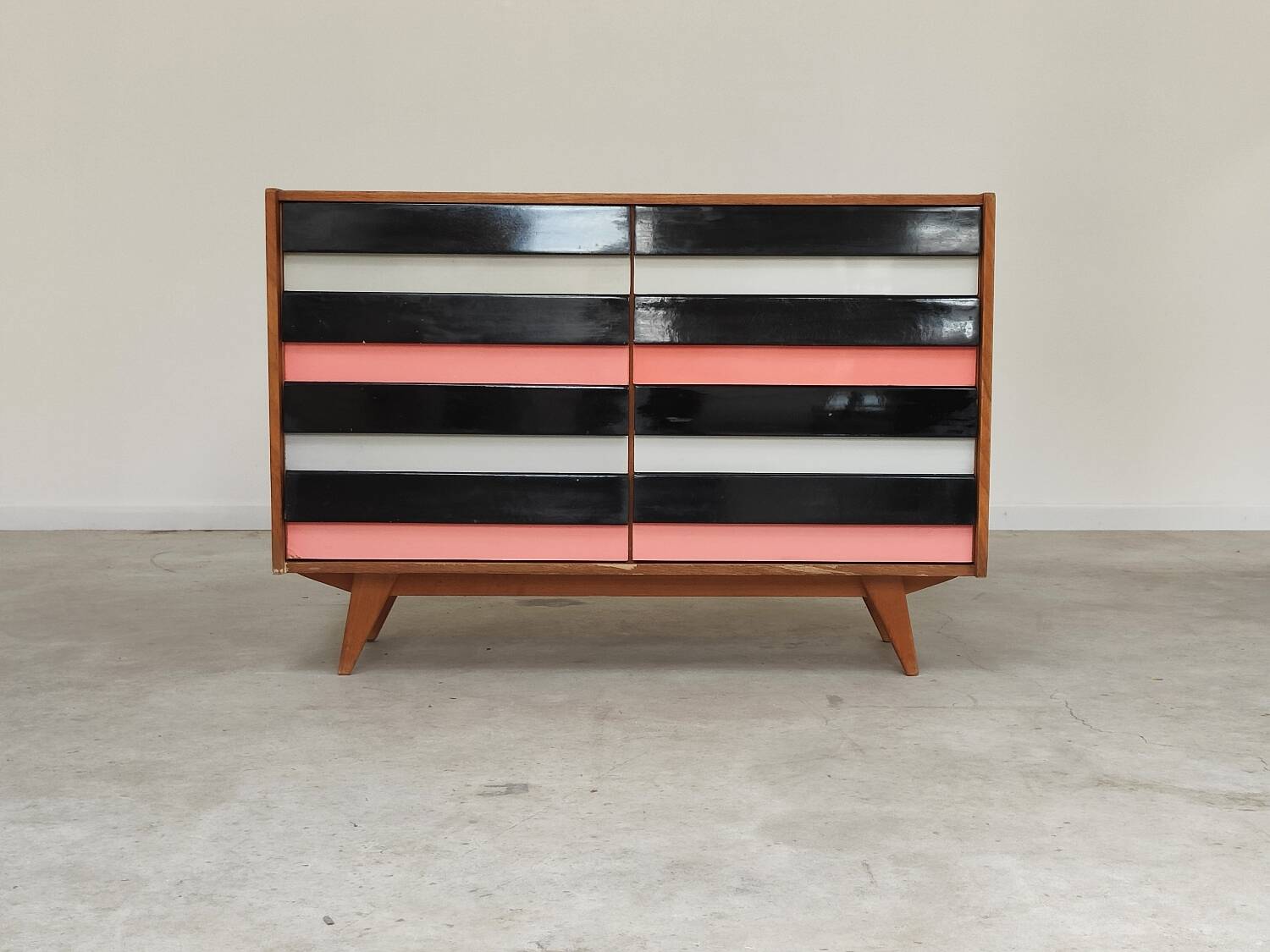 U-453 pink chest of drawers with 8 drawers by Jiri Jiroutek for Interier Praha 1960