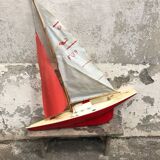 Voilier de bassin ancien en plastique, bateau ancien en plastique