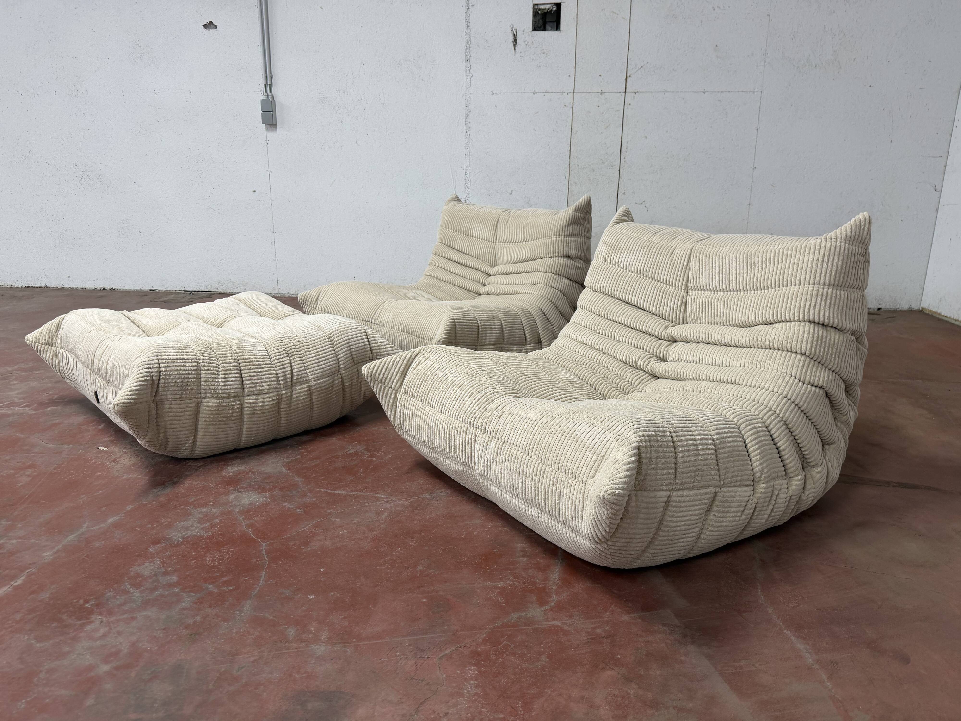 Ligne Roset Togo 2x 1-seater with 1x ottoman in beige corduroy in 10/10 condition!!