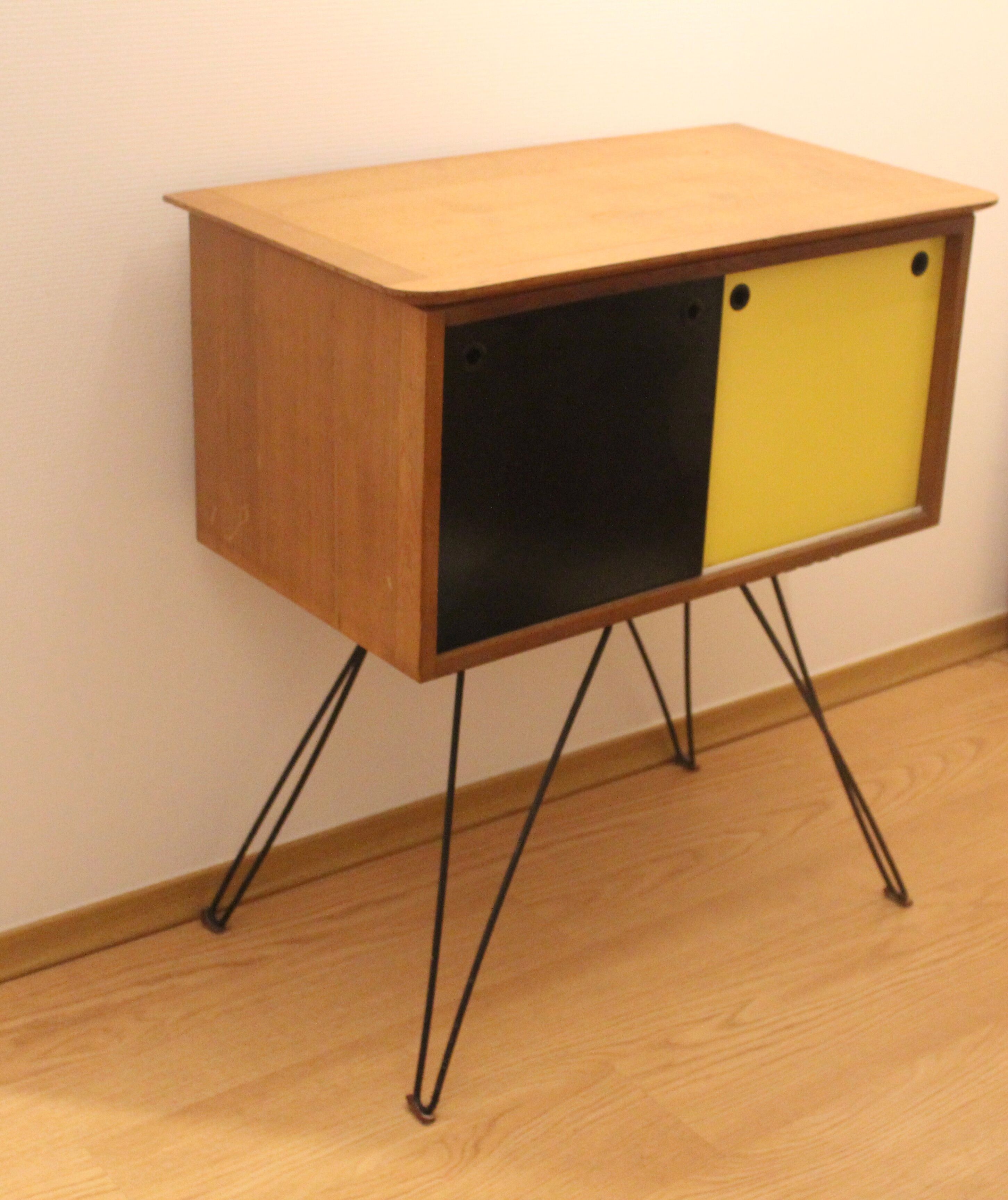 Meuble de rangement des années 50