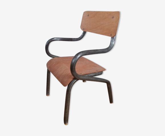 Chaise d'enfant industrielle