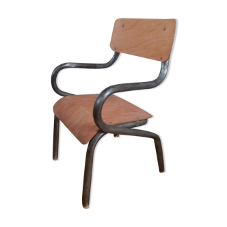 Chaise d'enfant industrielle