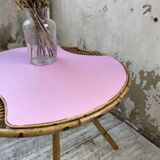 Table basse vintage en rotin rose