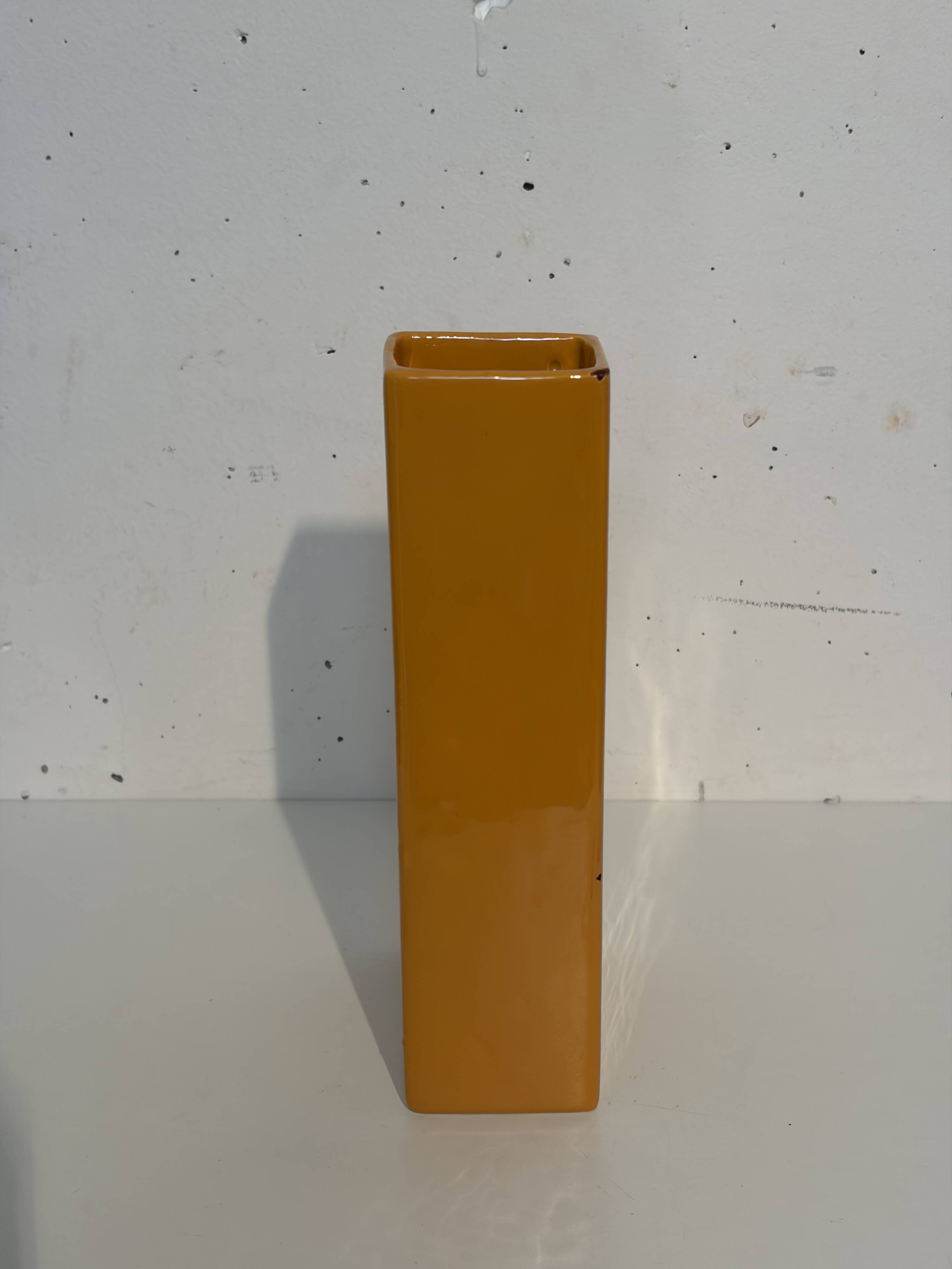 Geometric vase 1980