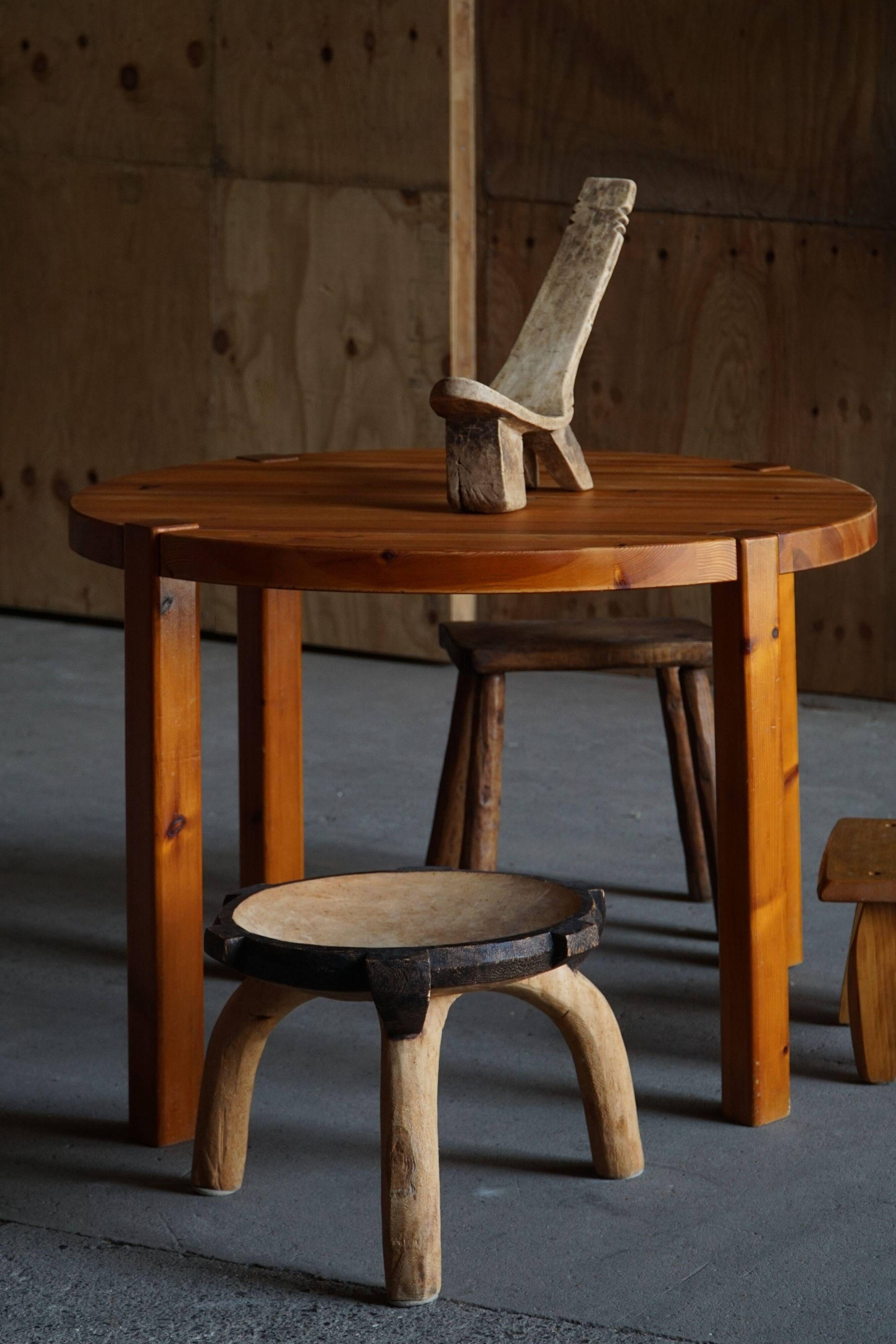 Mid-century Danish round dining table in solid pine, 1970s.