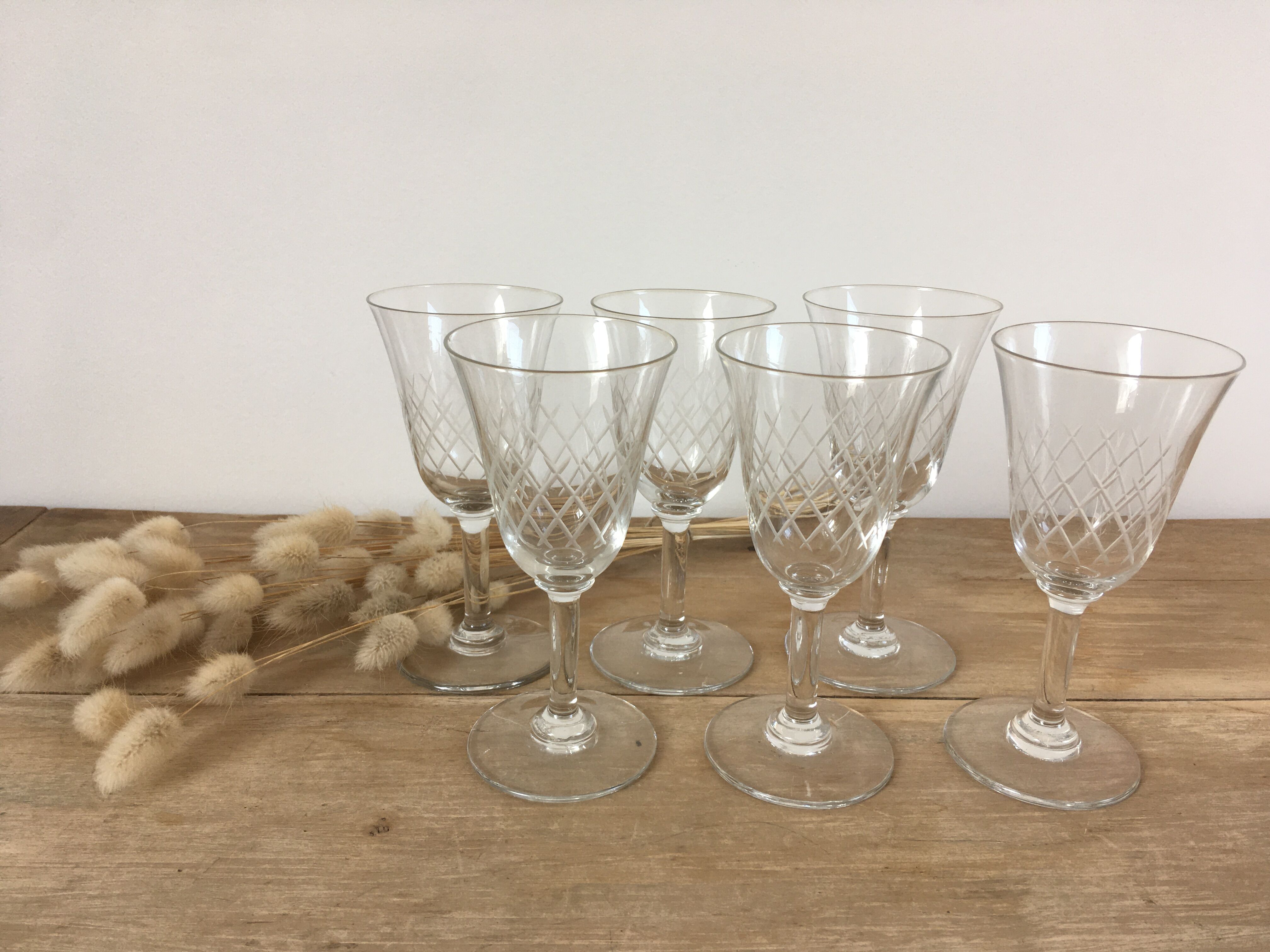Verres à pied en verre gravé