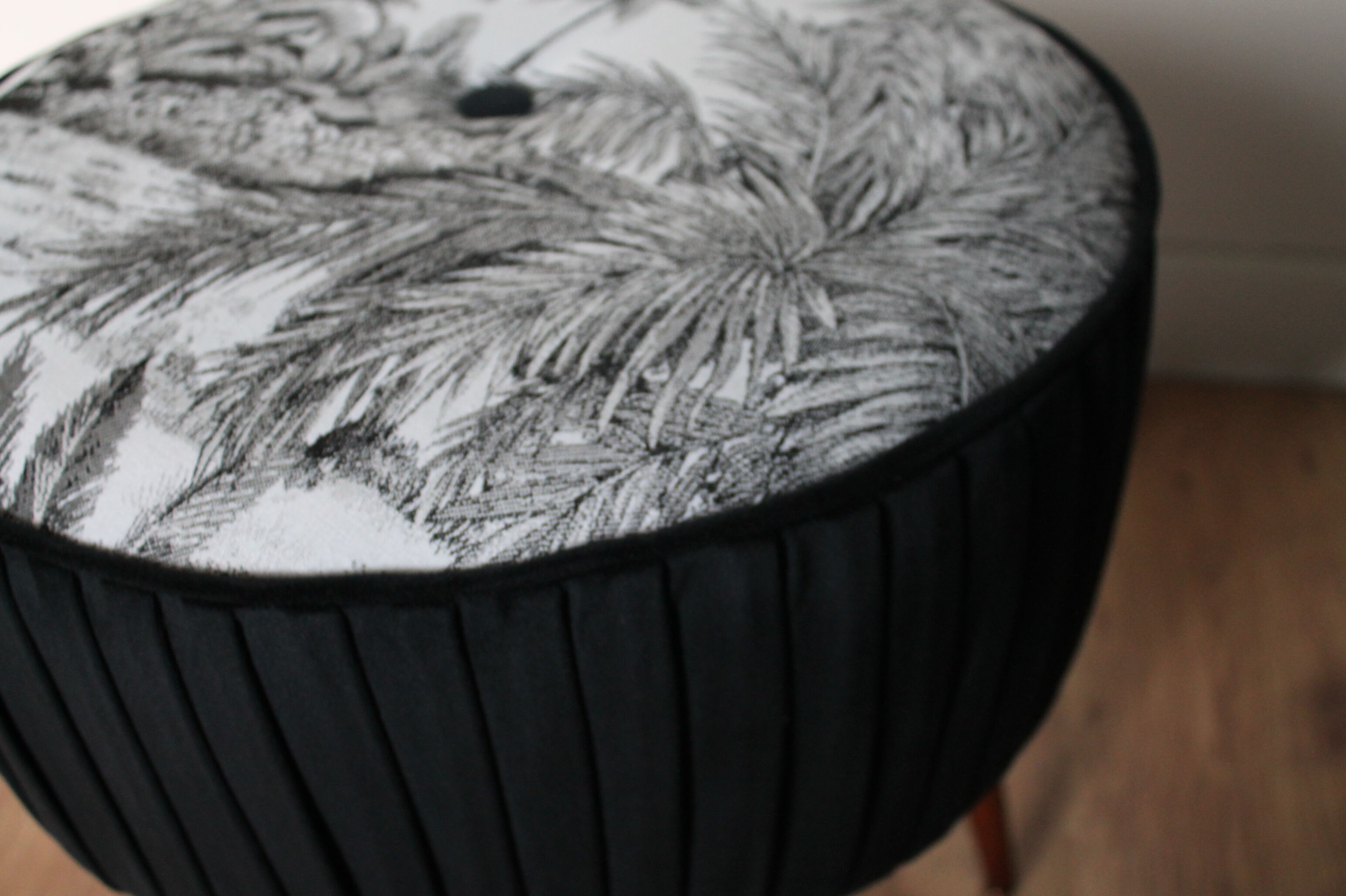 Footrest, jungle fabric, compass feet, 50/60's