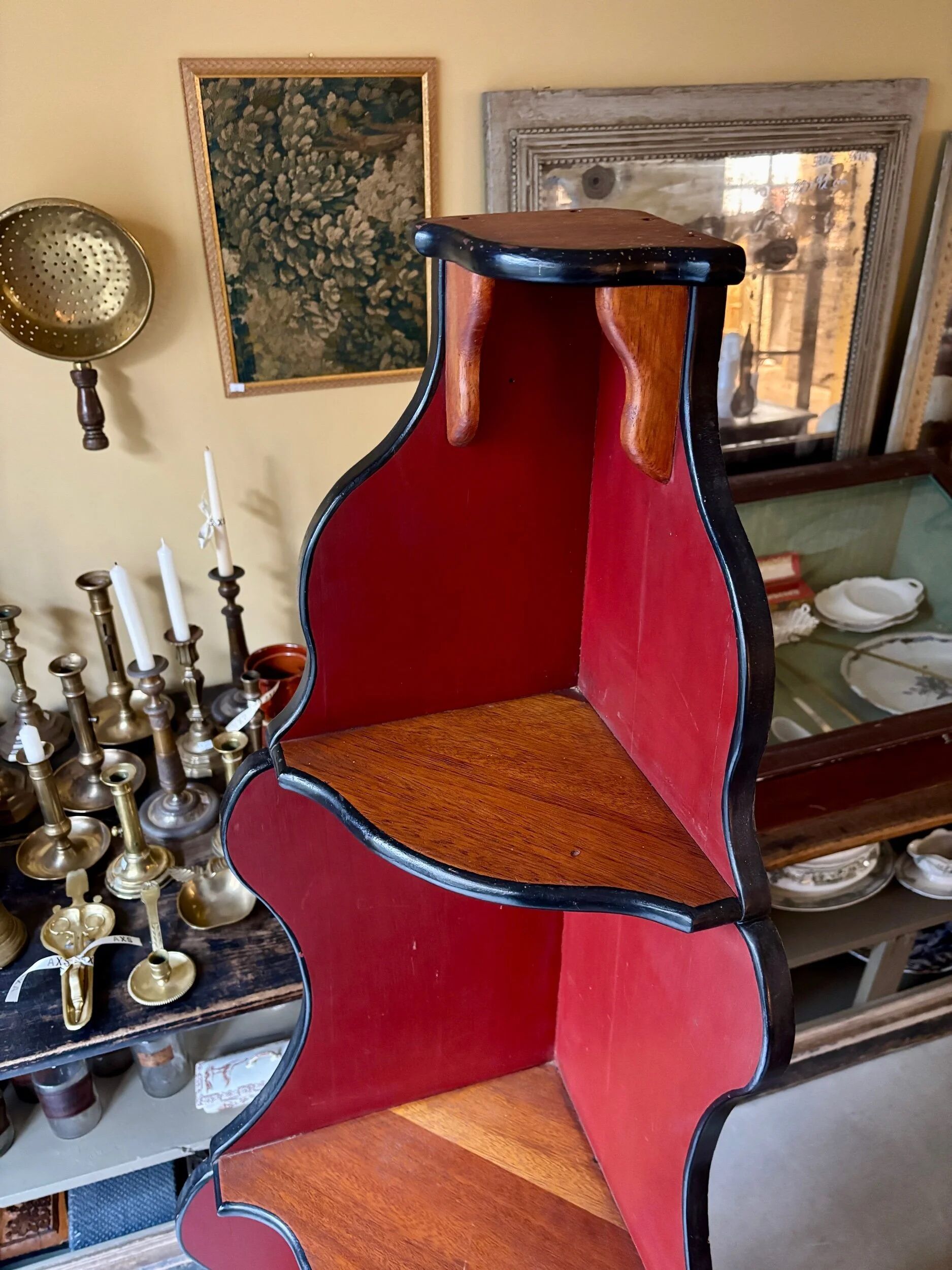 Dark wood corner unit, black and red