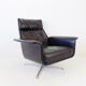 Fauteuil Kaufeld Siesta 62 en cuir noir par Jacques Brule