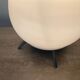 Lampe tripode en opaline et métal