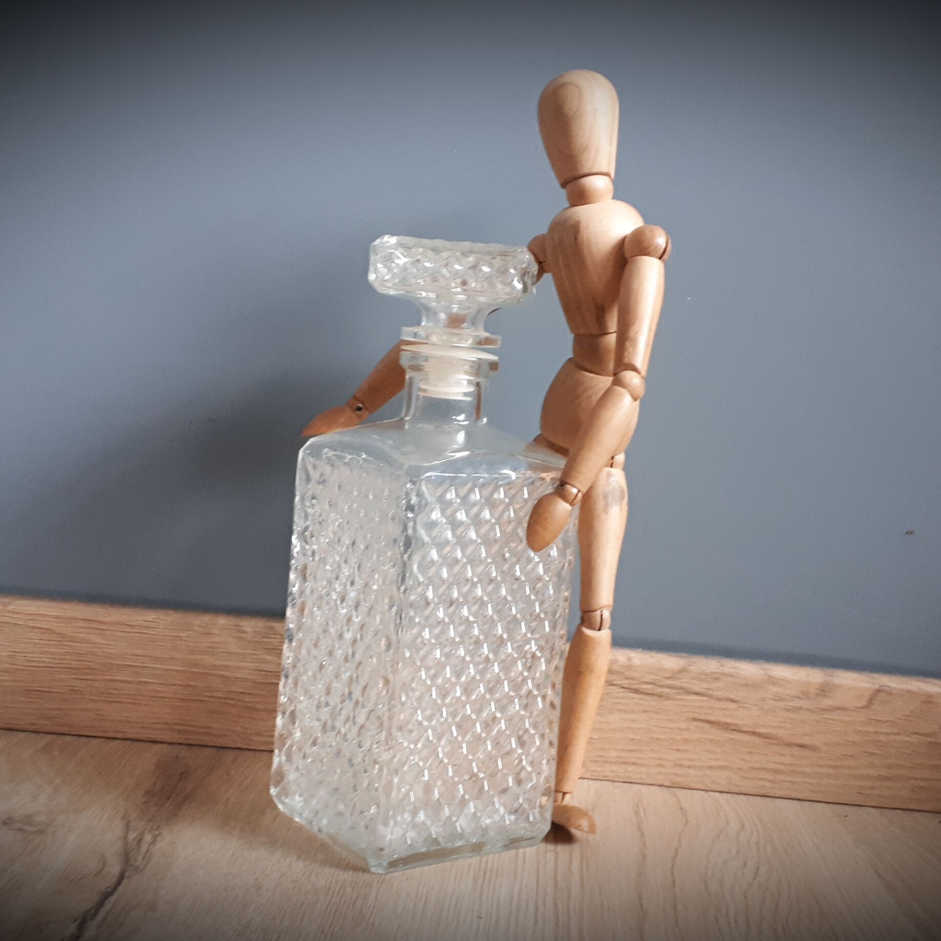 Carafe whiskey in chiselled glass