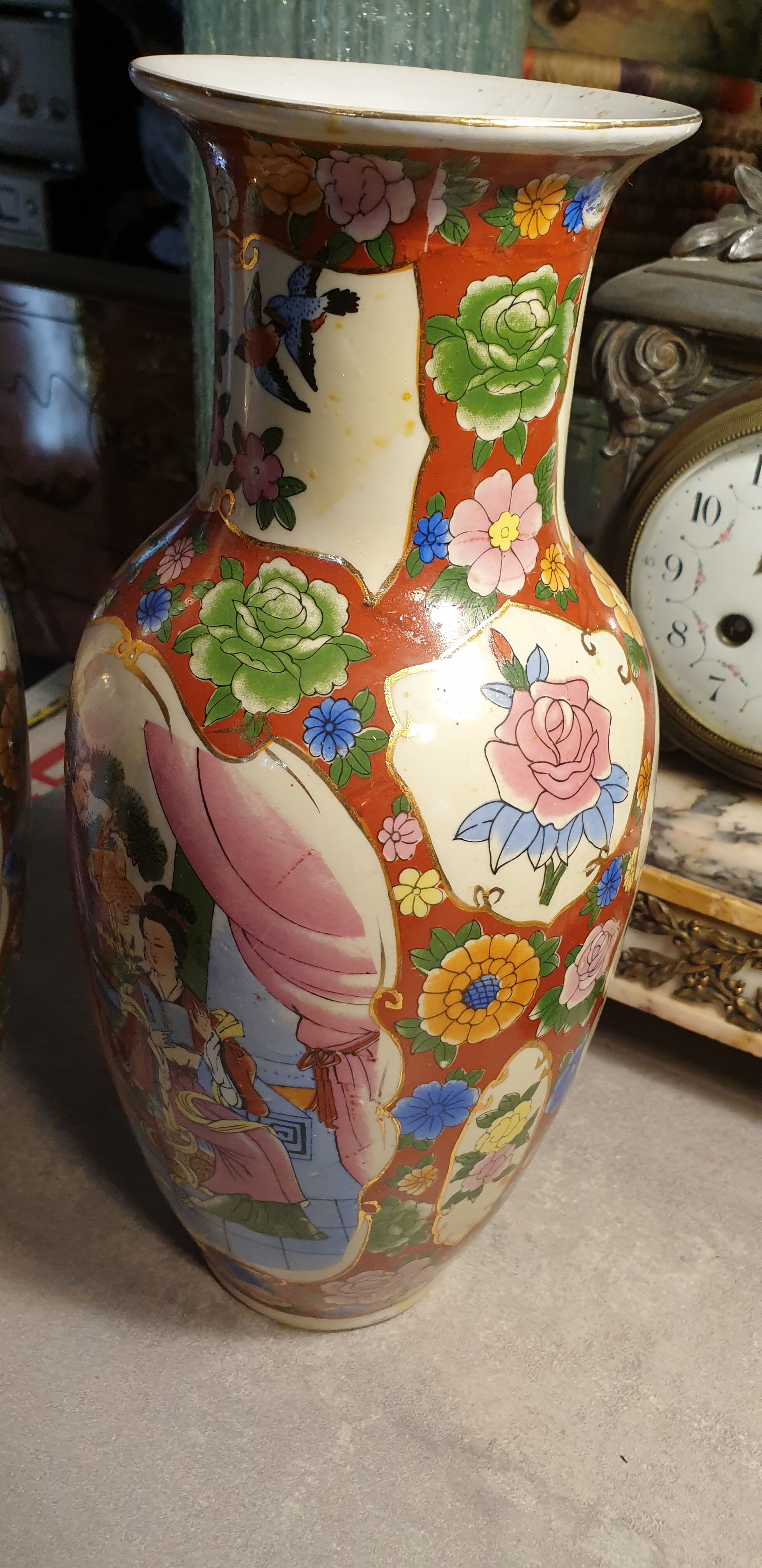 Pair of vases JAPAN, Imari, late nineteenth century -