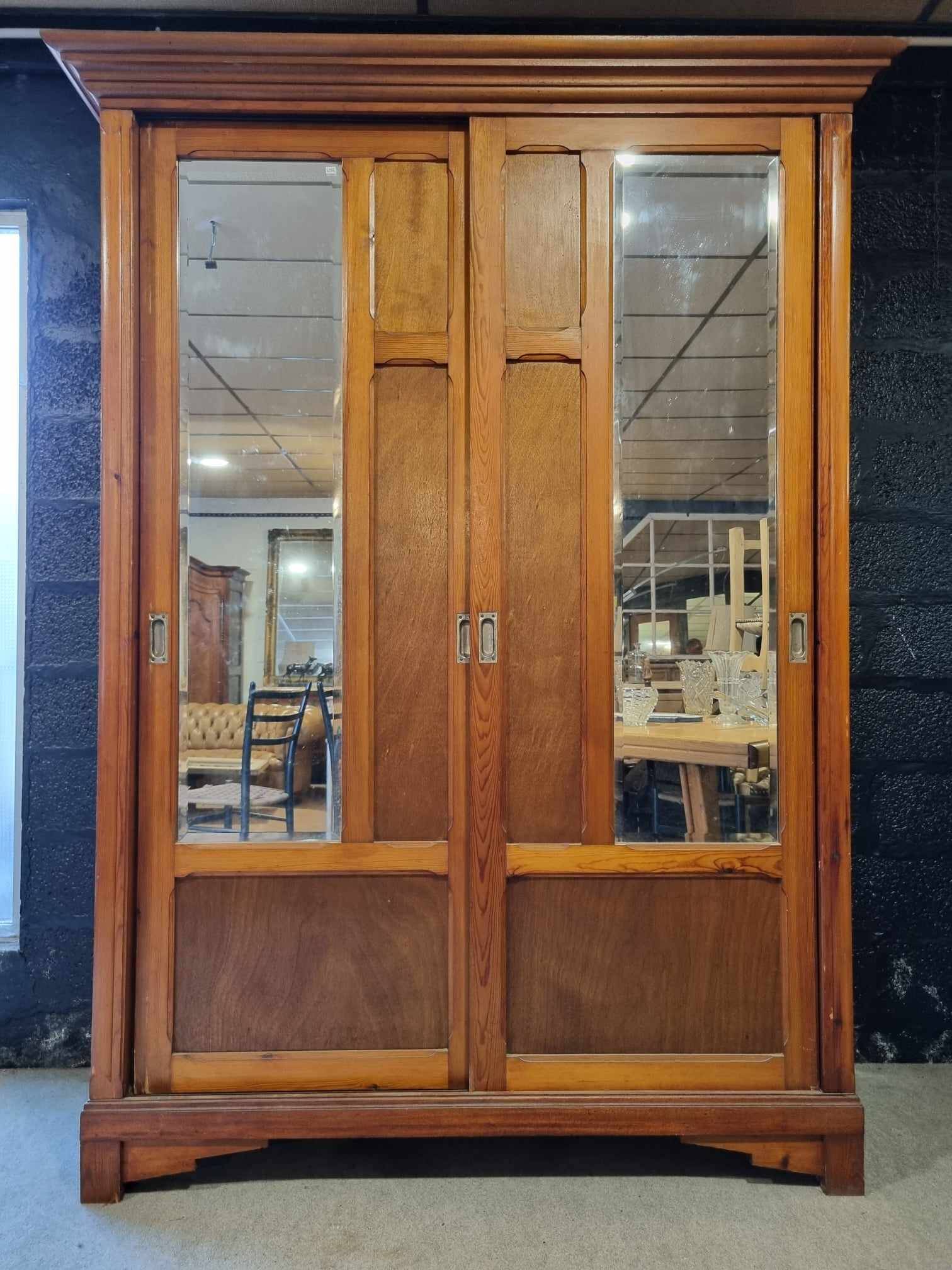 Grande Armoire Parisienne