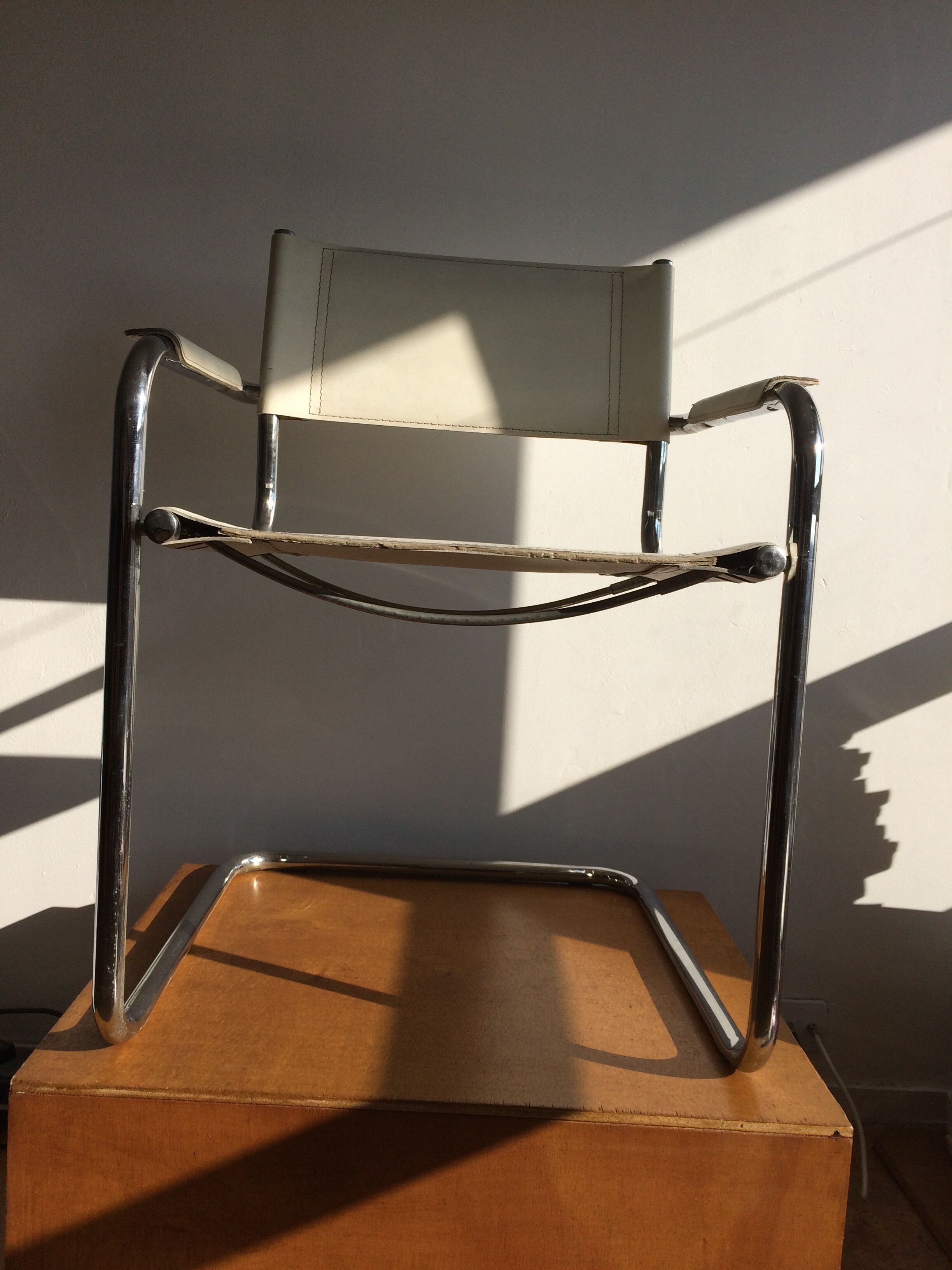 Chaise en métal tubulaire