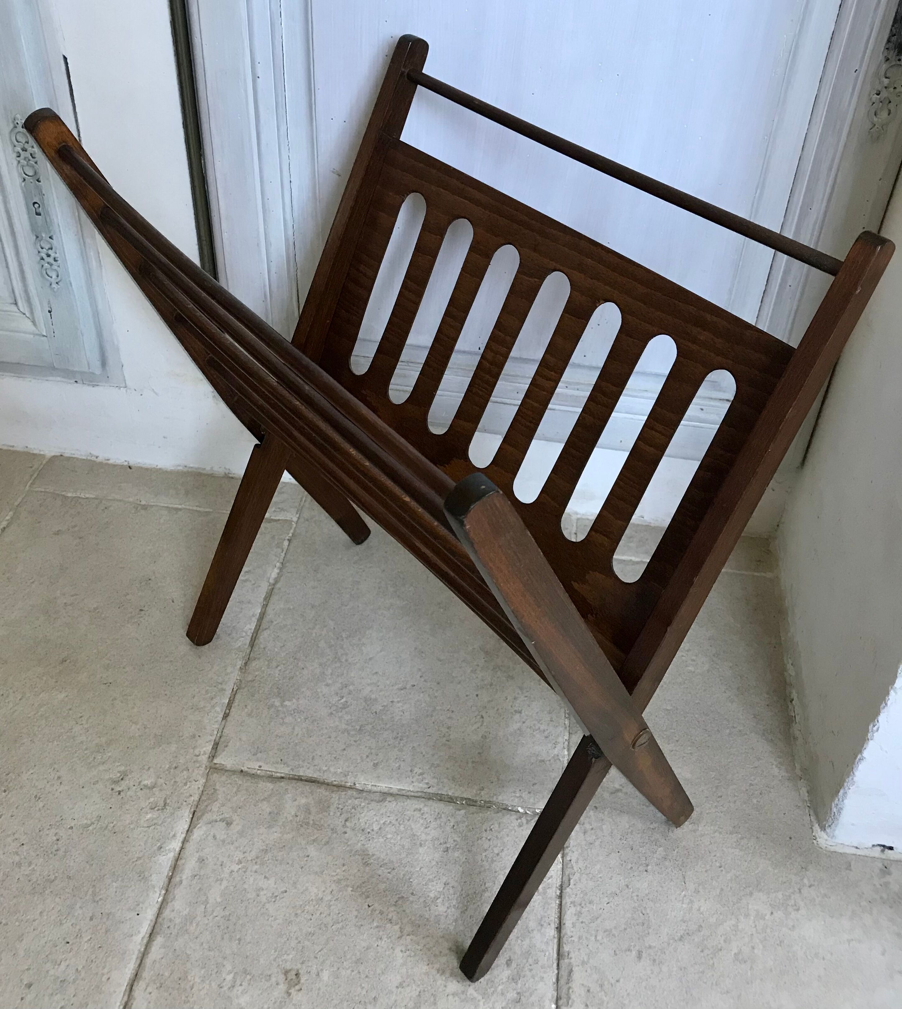 Scandinavian magazine holder