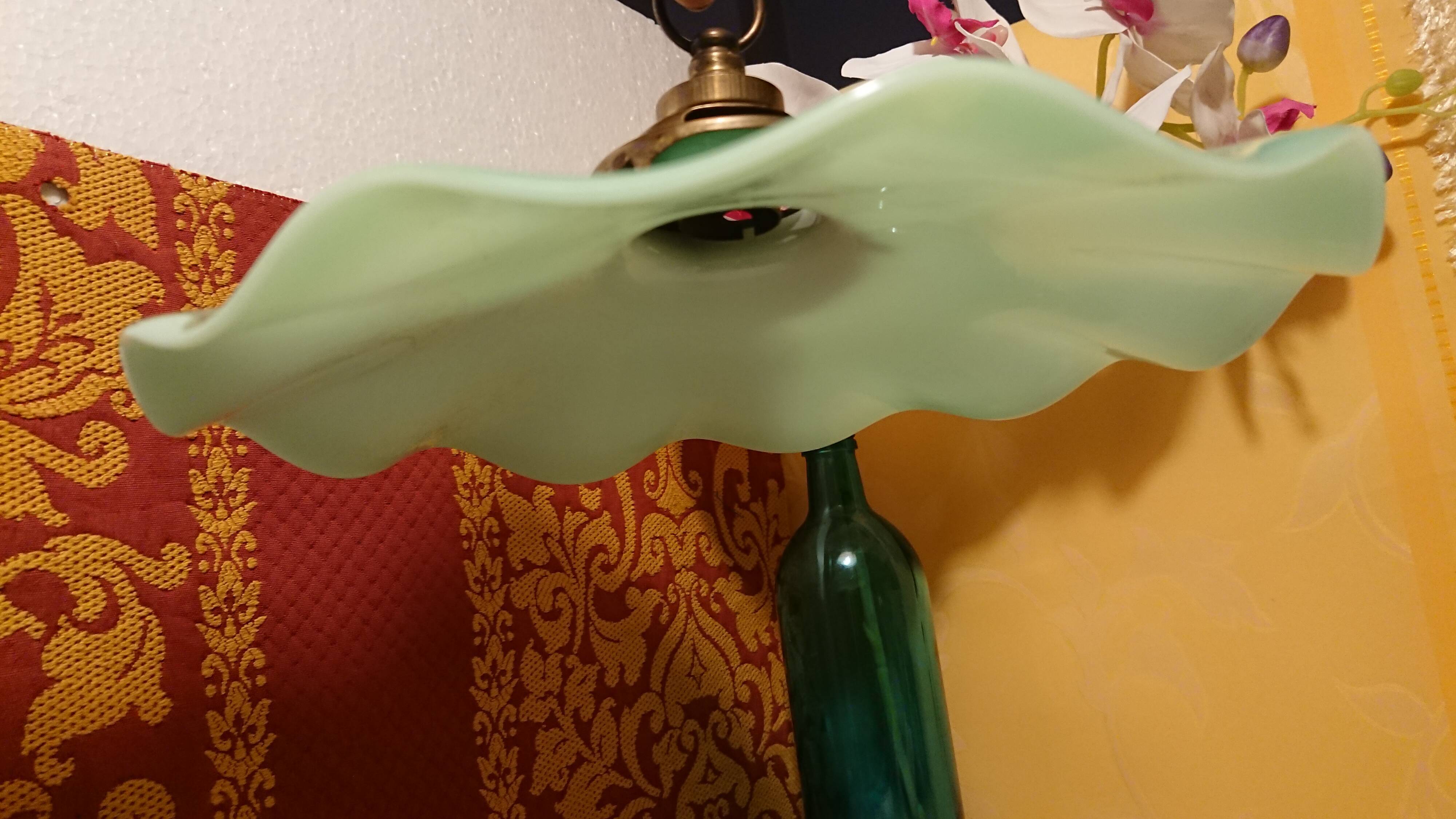 Suspension en verre france période 1940 coloris vert